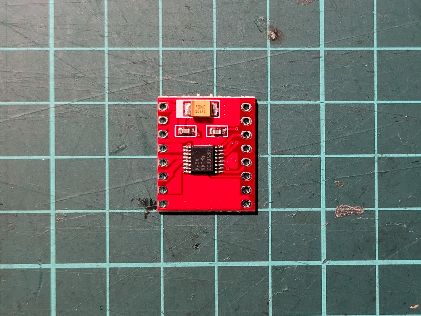 モータードライバ:DRV-8833(160円)