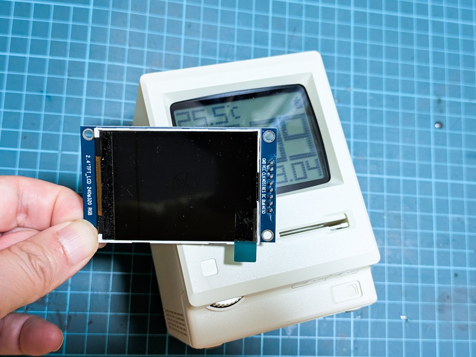MacClockと2.4inch液晶